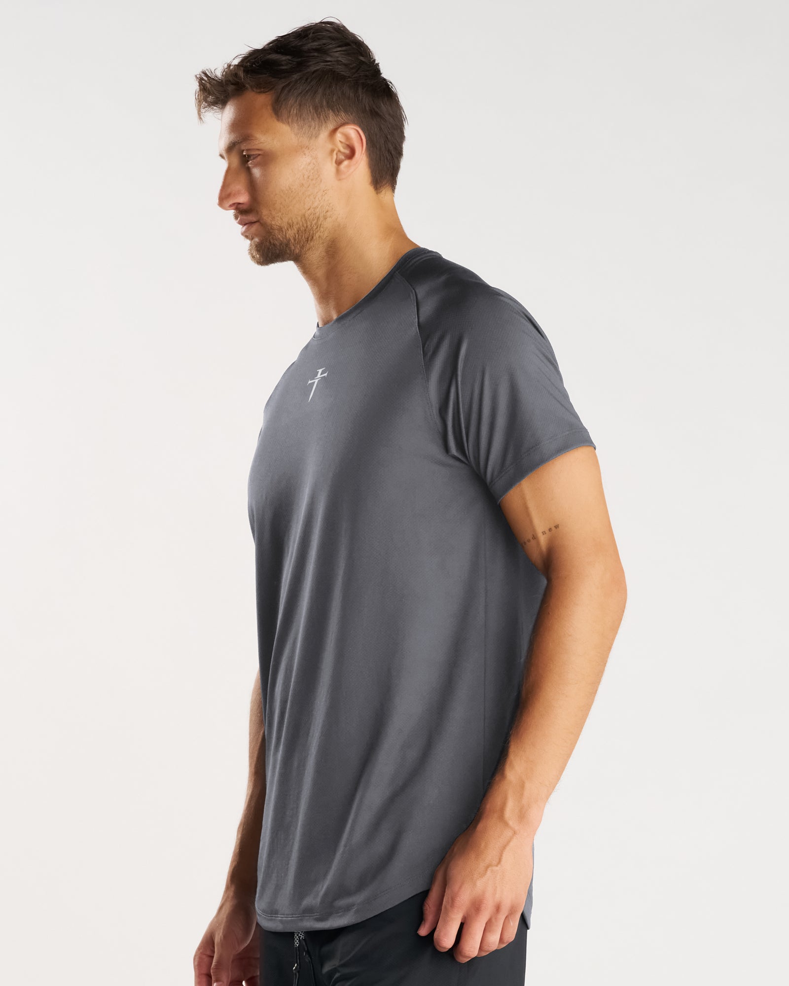 Pro-Tech Tee "Cross" - Space Grey