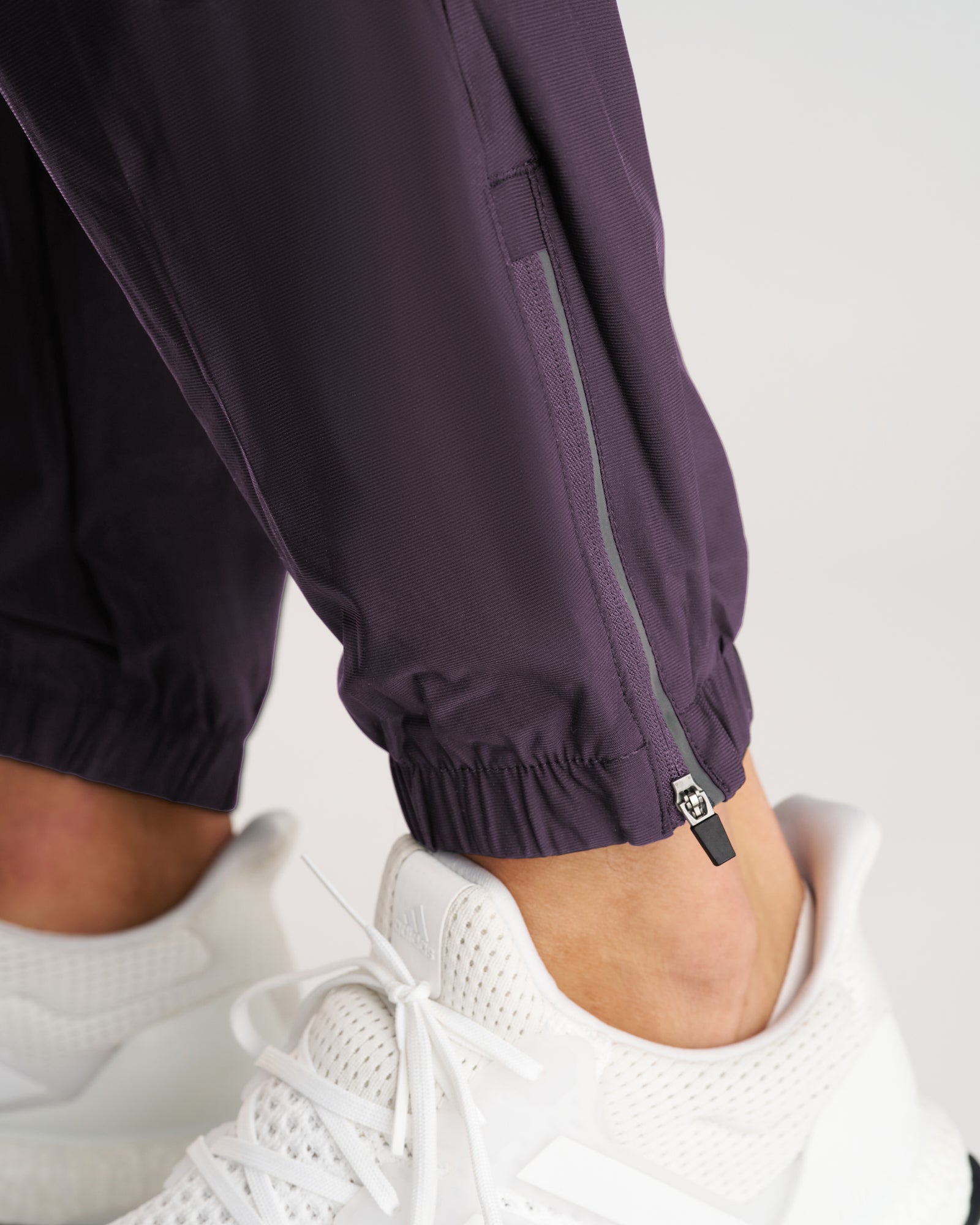 Vapor-Lite™ Jogger - Black Plum