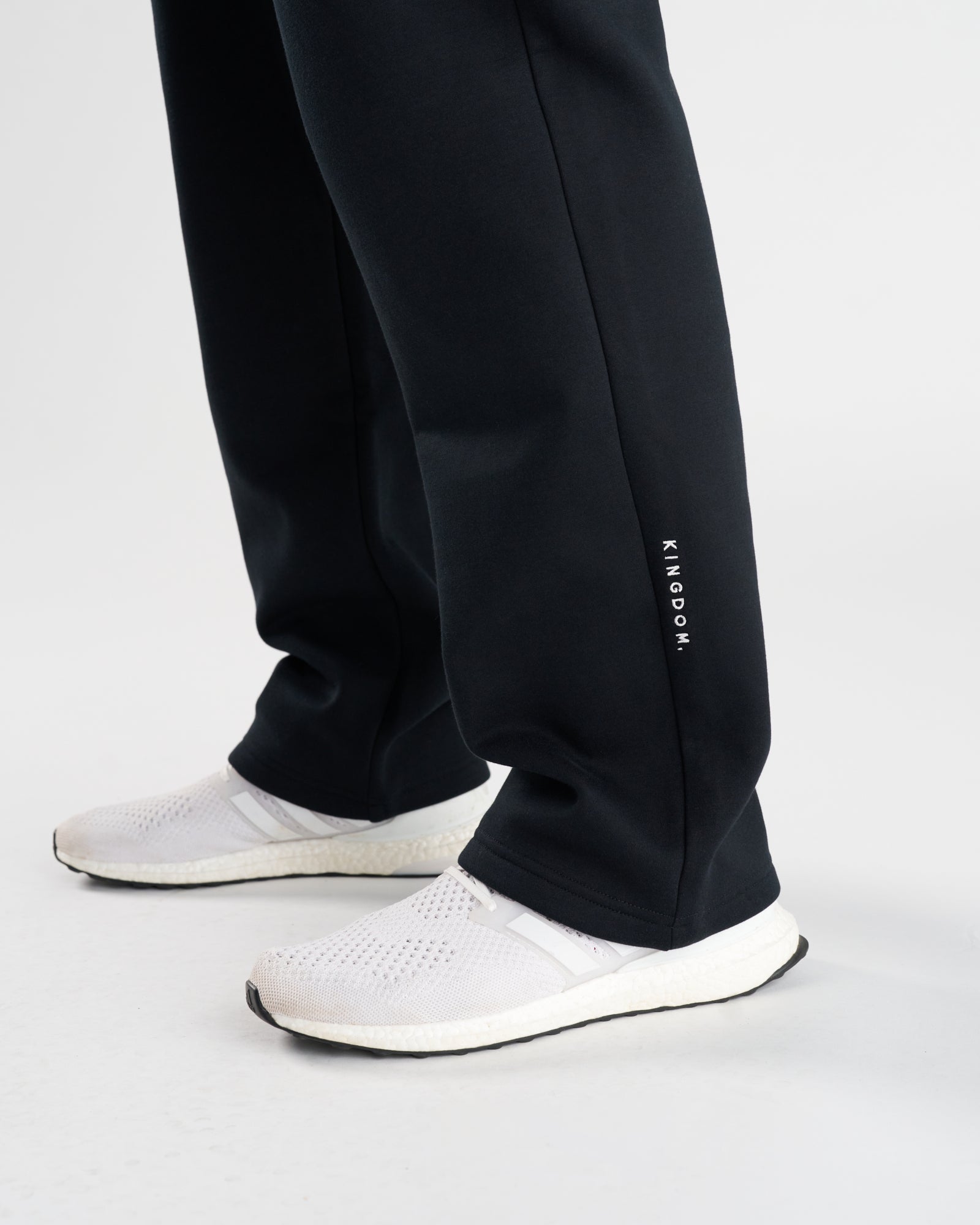 Signature Fleece Straight Leg Sweats - Black