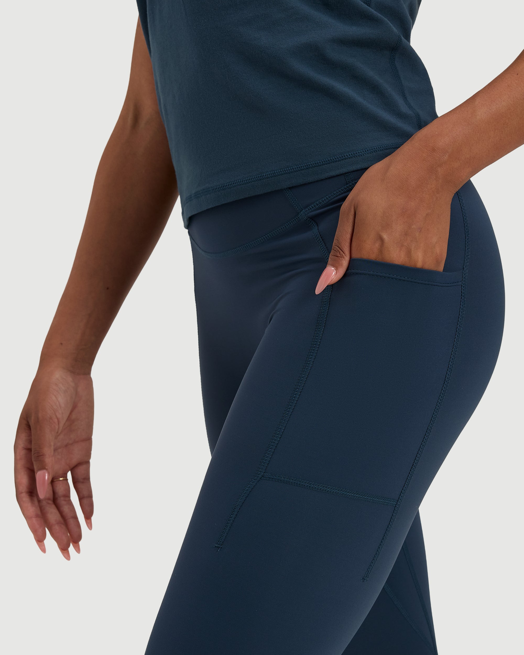 Endura-Train™ Pocket Legging - Midnight Navy