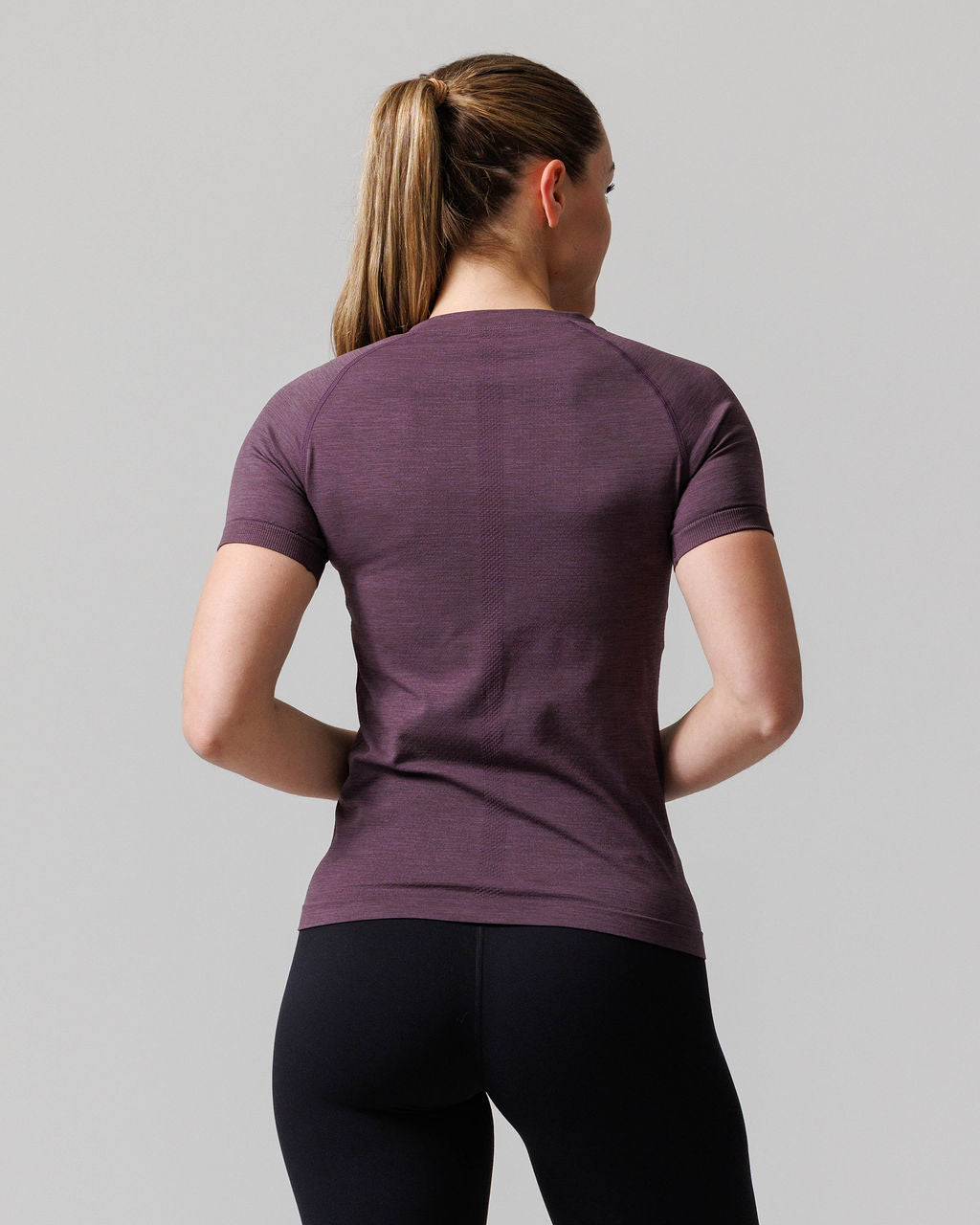 Women's Seamless Tee "Cross" - Black Plum