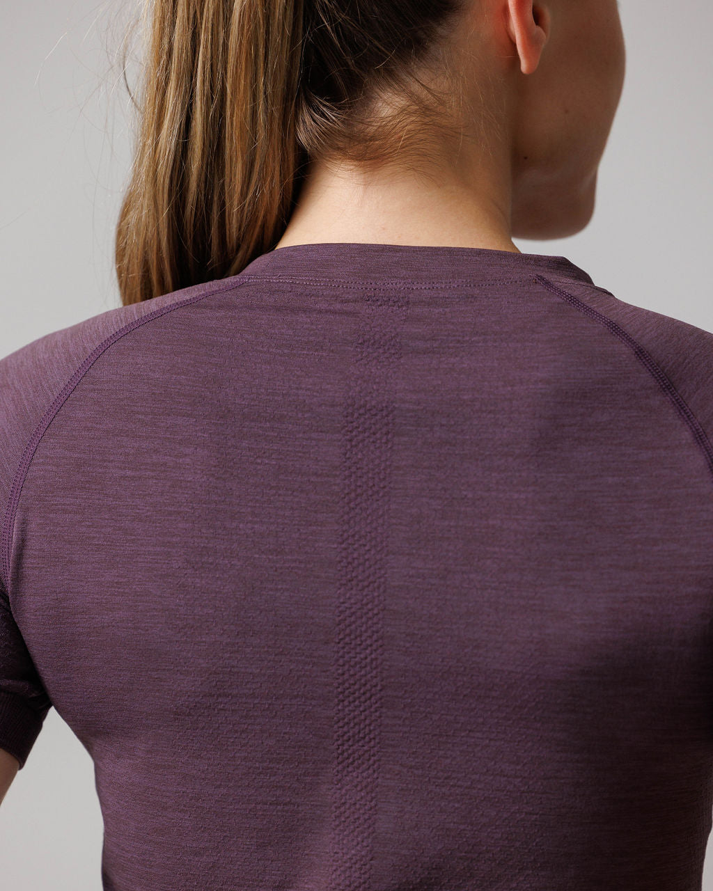 Women's Seamless Tee "Cross" - Black Plum