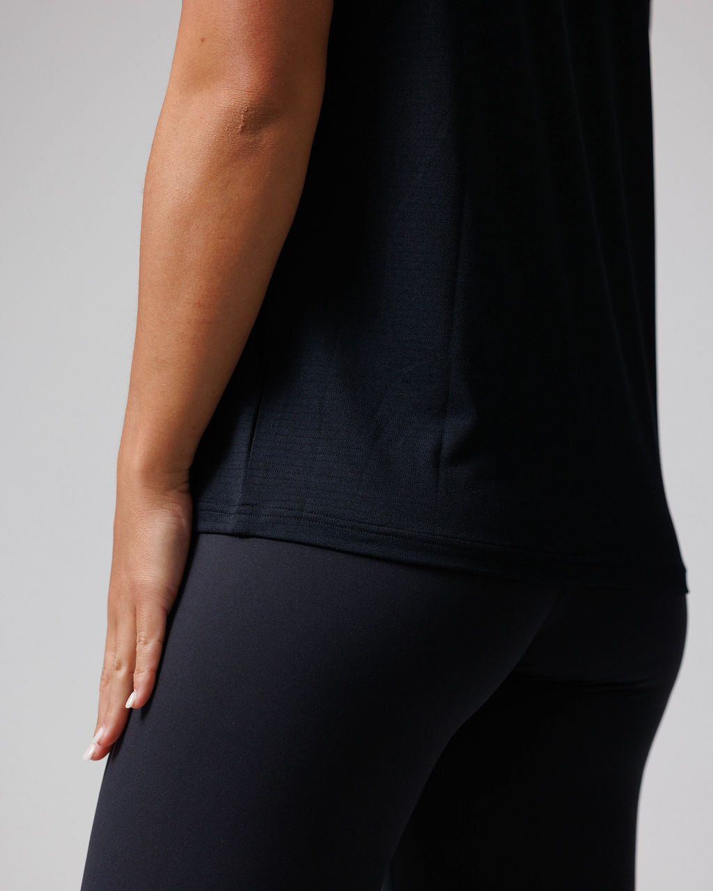 Women's Aion-Lite™ Tee "Cross" - Black