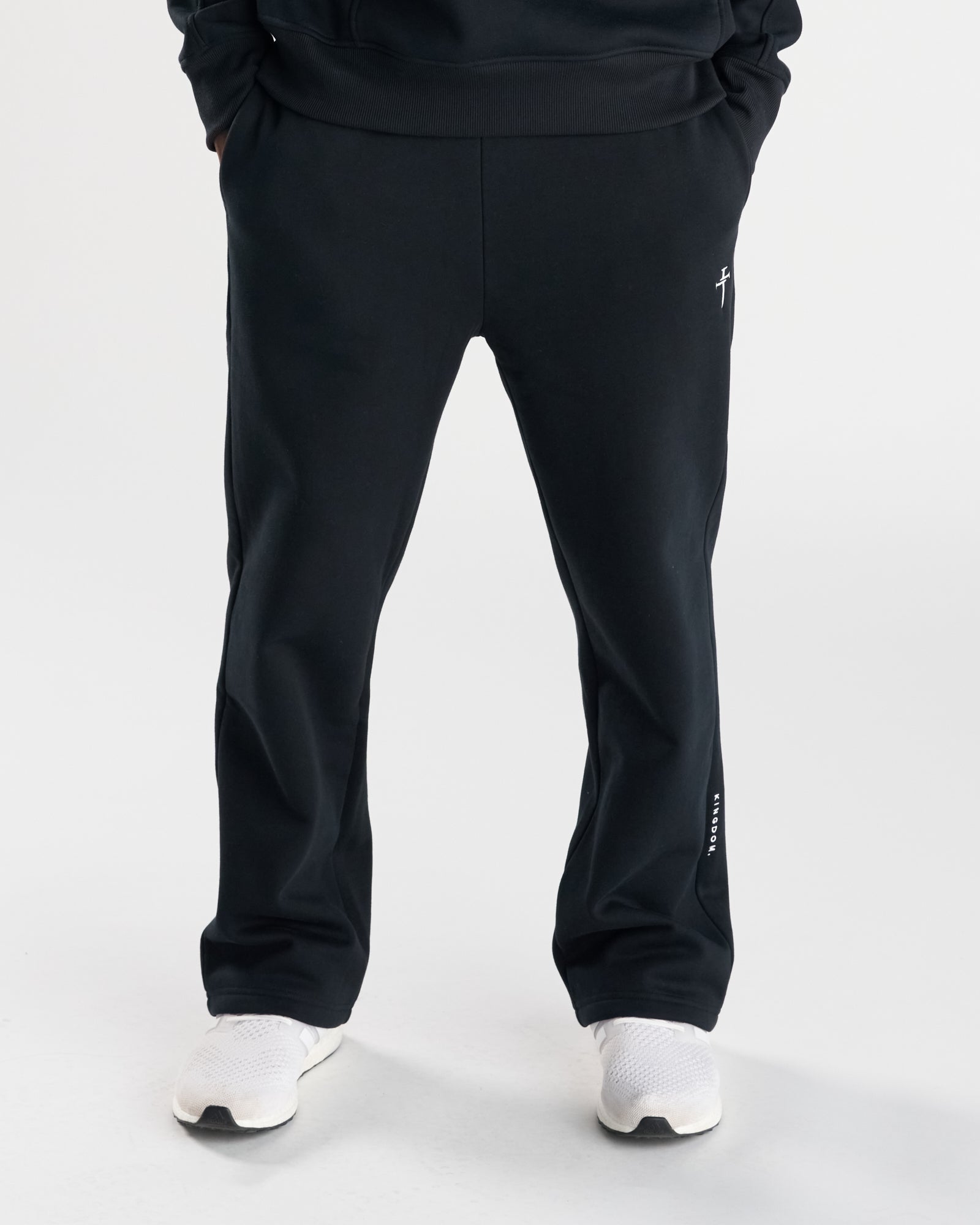 Signature Fleece Straight Leg Sweats - Black