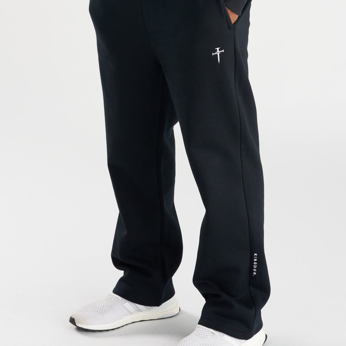 Signature Fleece Straight Leg Sweats - Black