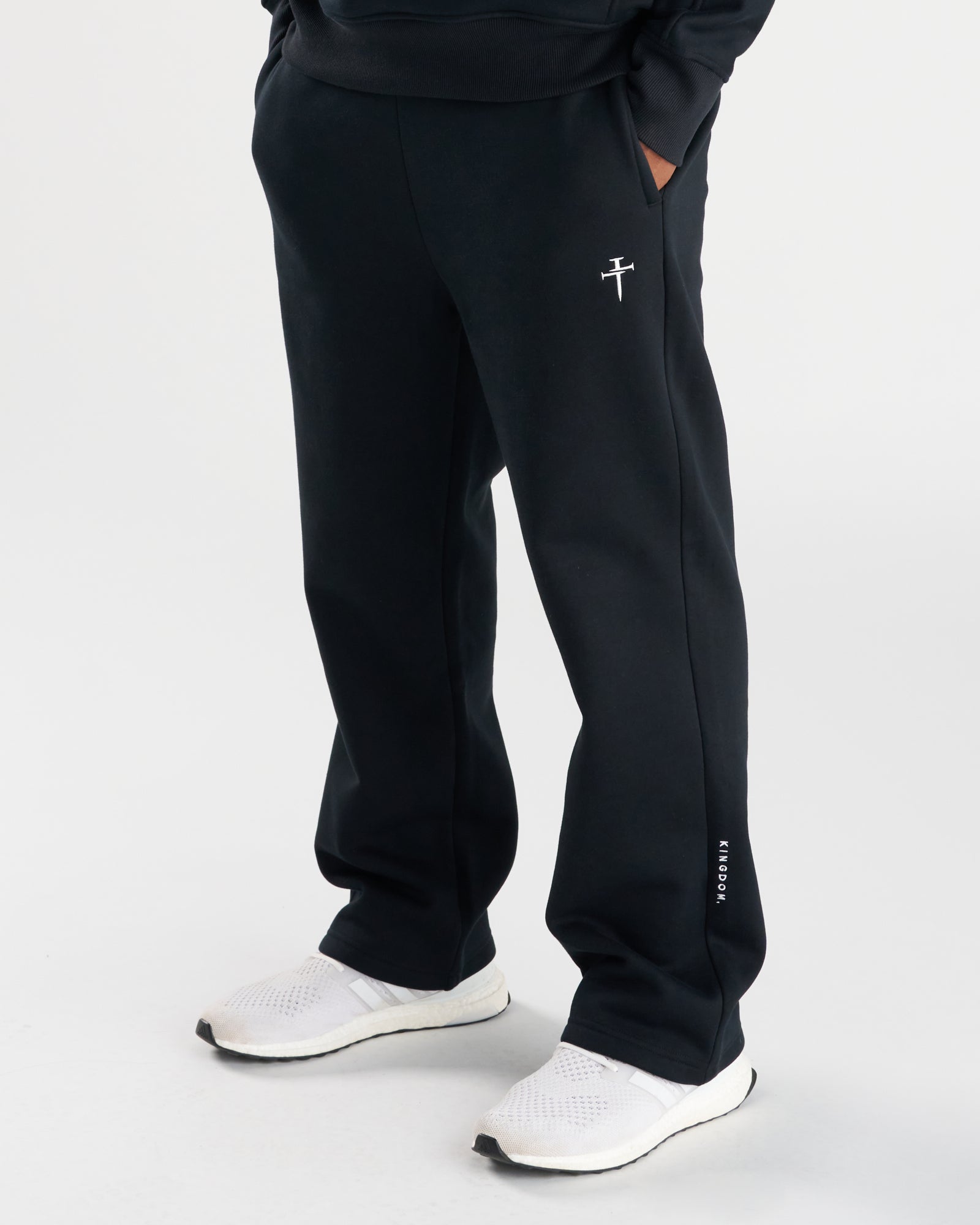Signature Fleece Straight Leg Sweats - Black