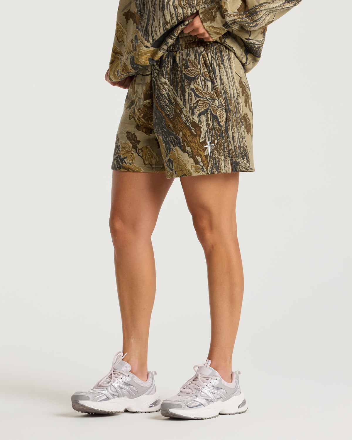 Women's Signature Fleece Sweatshorts - Realtree Xtra Grey