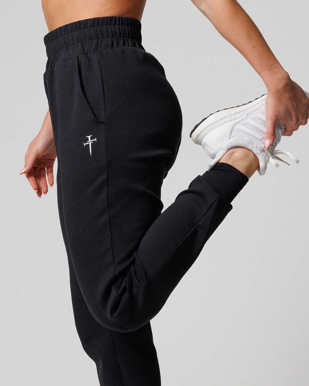 Women's Essential Jogger - Black